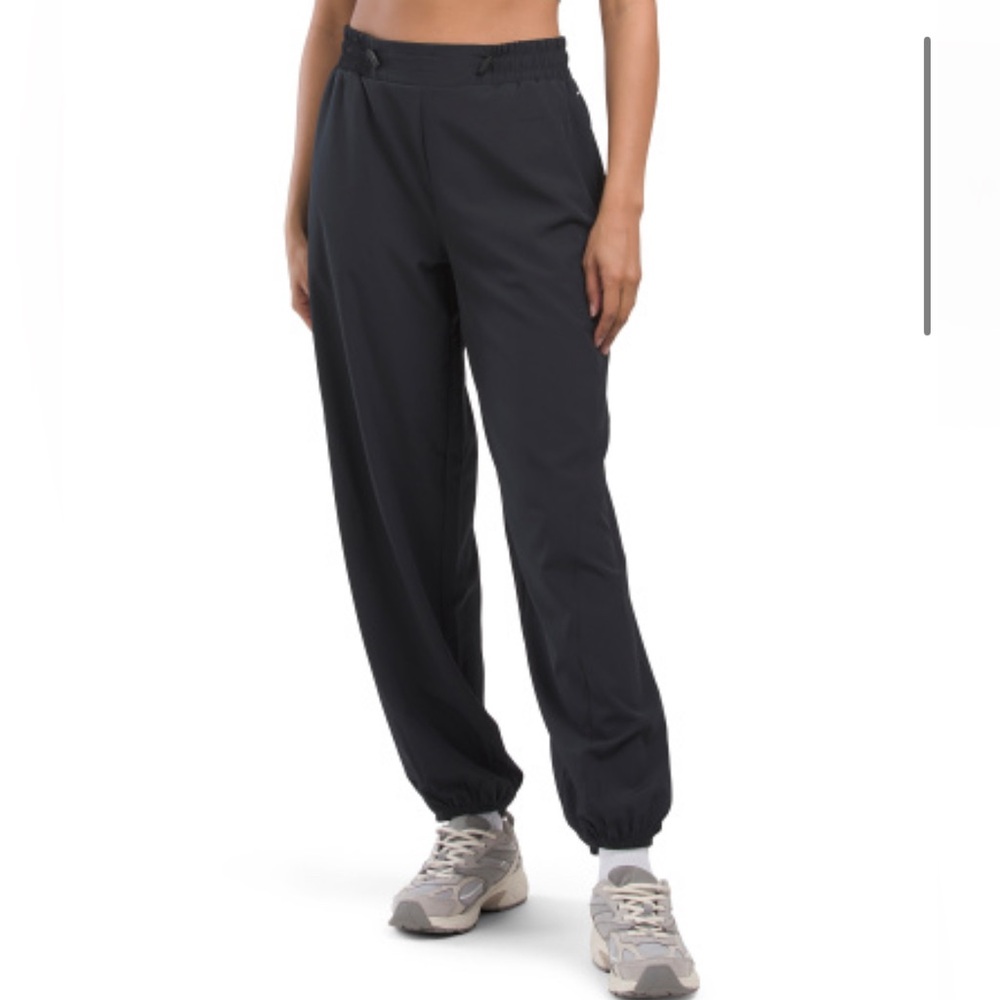 Mondetta Parachute Jogger pants in black and size M
